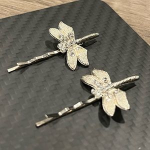 Set of 2 Silver Colored Dragonfly Hair Clips Pins Rhinestones Cute EUC